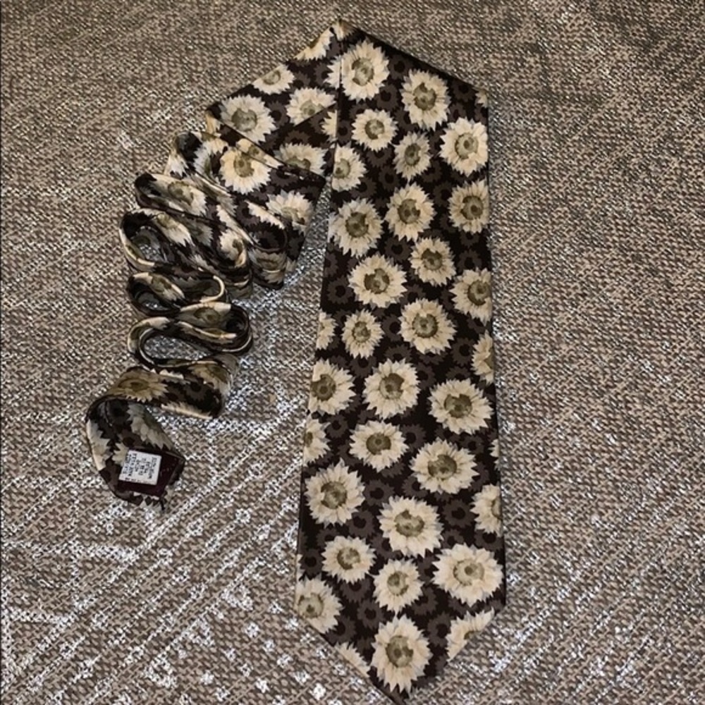 TIE Claiborne “Flowers” Tie Pre Owned